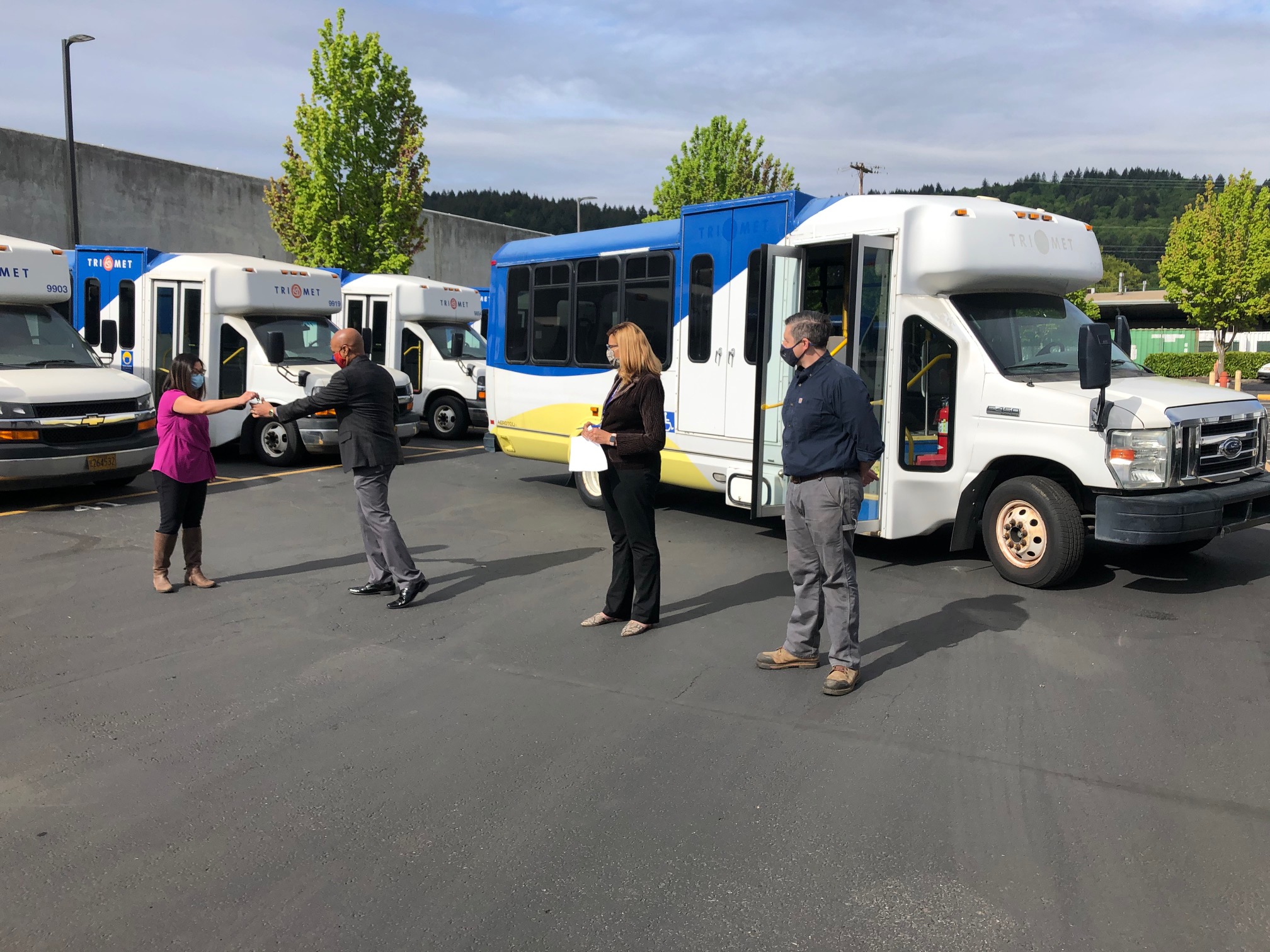 Video Lift Bus Donation Strengthens Partnership Between Trimet And Volunteers Of America Oregon Trimet News